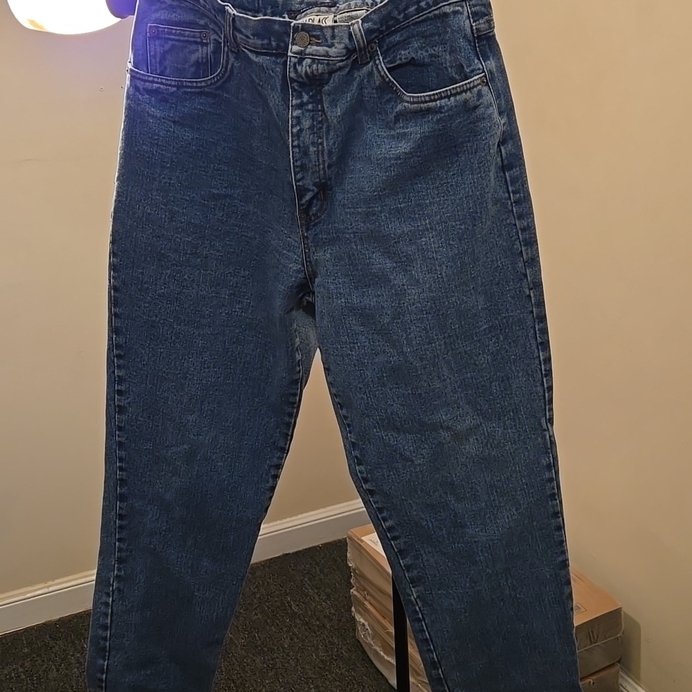 Bill Blass Easy Fit Women's Straight Jeans in Blue Denim